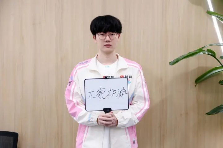 BLG下路选手Viper更新动态： 新一年大家一起加油！