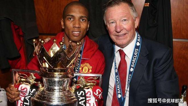 40岁英格兰传奇宣布退役！结束23年生涯，曾任曼联队长+率队夺6冠